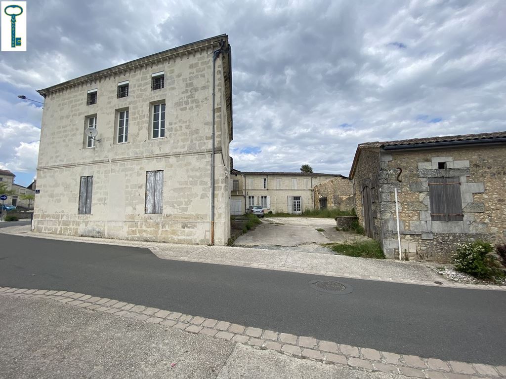 Immeuble MONTLIEU LA GARDE (17210) TOURNY IMMOBILIER