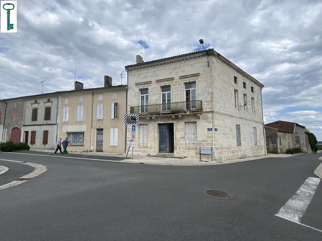 Immeuble MONTLIEU LA GARDE (17210) TOURNY IMMOBILIER