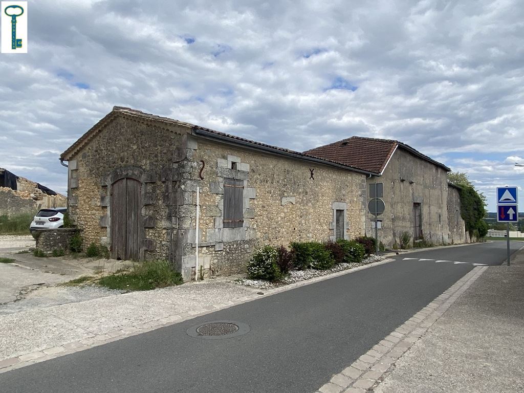 Immeuble MONTLIEU LA GARDE (17210) TOURNY IMMOBILIER